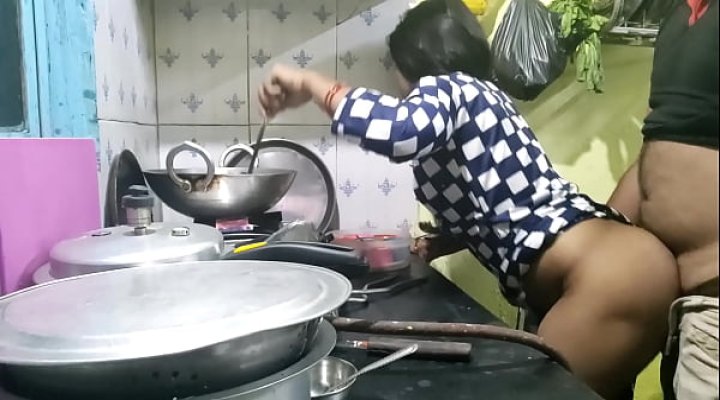 Bahu Ko Choda Sasur Ne Kamre Me Xxx