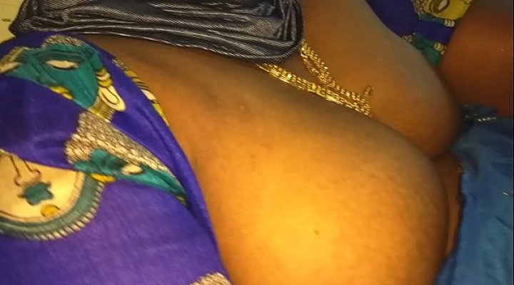 Tamil Aunty Saree Press