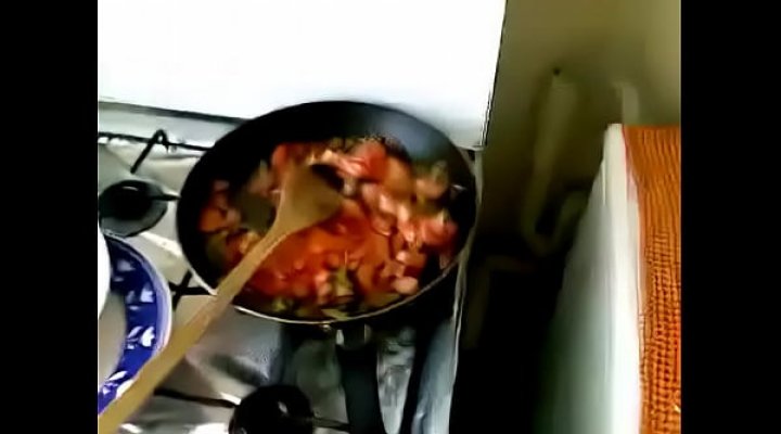 Desi Bhabhi Sucking While Cooking