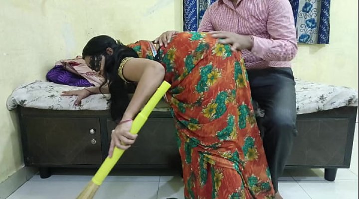 Desi Bhabhi Cleaning Home Fuck - Hindi Hardcore