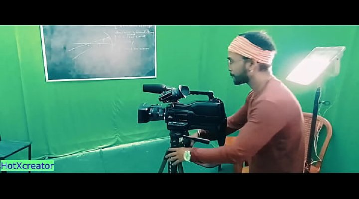 Indian Model Seduces Director For Viral Sex